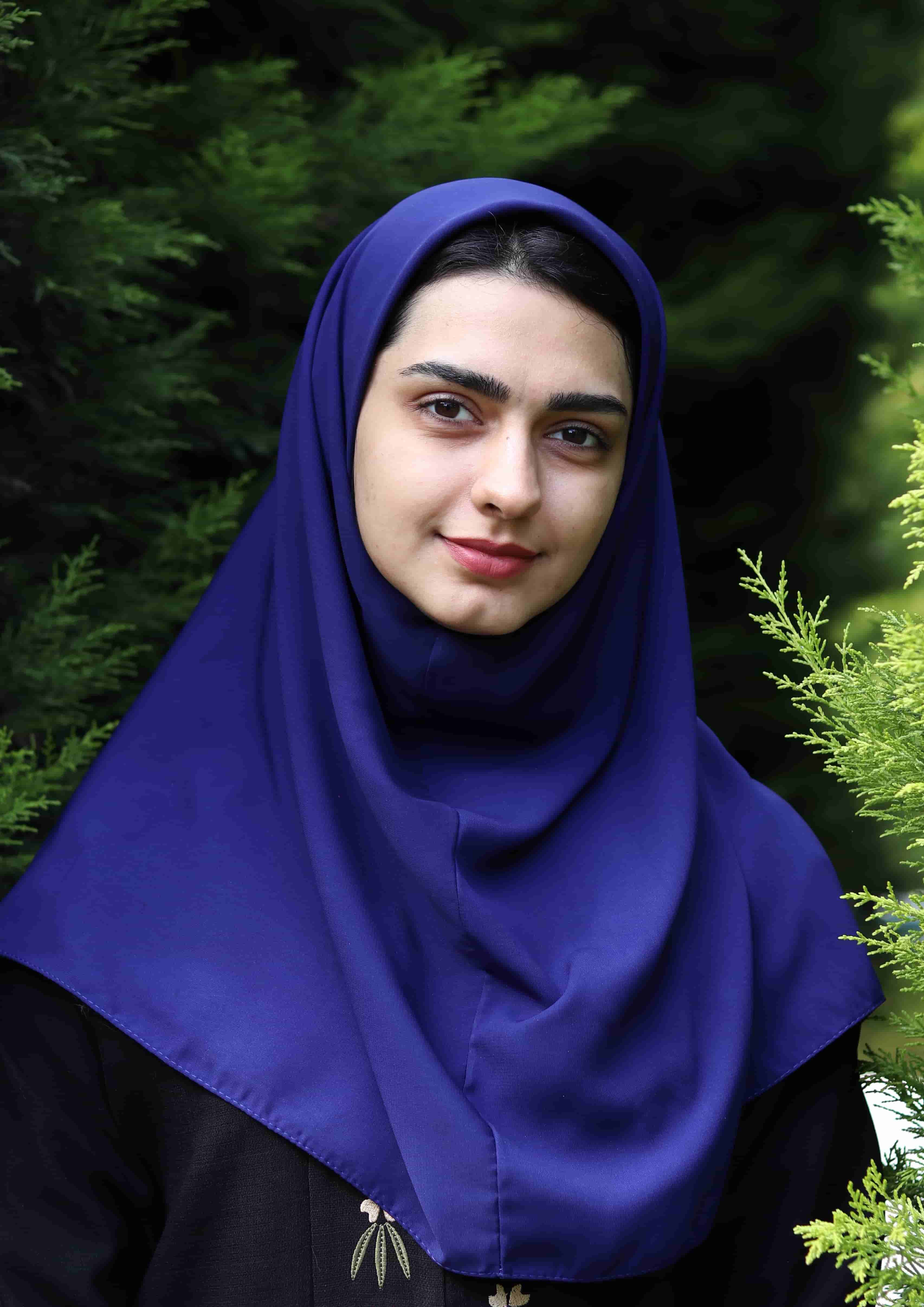  مهدیس حسین زاده اگه میخوای درباره ی دومی های خلاق بدونی ، باید بگم داستان از این قرارِ که اینجا ، همه خلاقن😌
همه از هم یاد میگیرن و باهم برای پیشرفت و یادگیری هم تلاش میکنن🥰
دنیای رنگی ما کنار هم تو کلاس ، همه چیزو قشنگ میکنه و همراه هم میریم جلو ، مسیرو هرشکلی باشه خوشگل میکنیم و اوج میگیریم 😎
اینم شعار ما : همه باهم ، برای هم ، کنار هم 😘